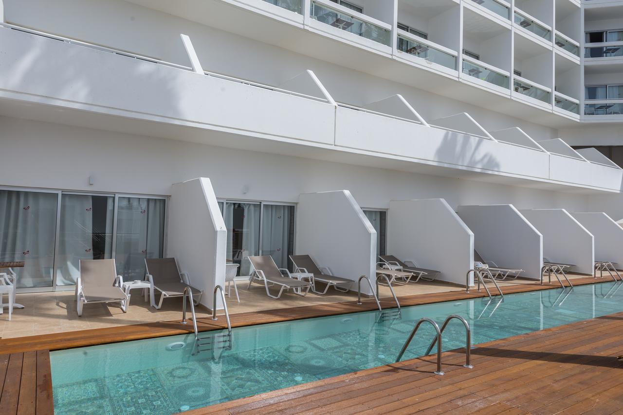 Swim up Superior Room